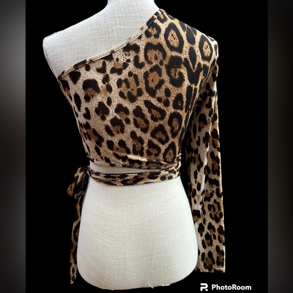 SHEIN sz SM leopard print Cold shoulder fitted crop top NWOT - Picture 4 of 7